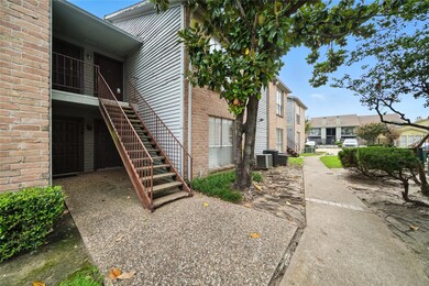 9350 Country Creek Dr unit 18, Houston, TX 77036 - photo 4