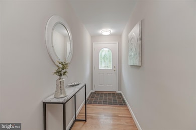 9209 Glenbrook Rd, Fairfax, VA 22031 - photo 5