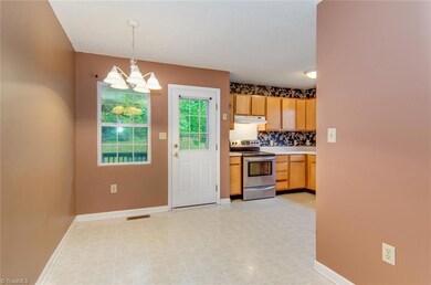 Eat-In Kitchen