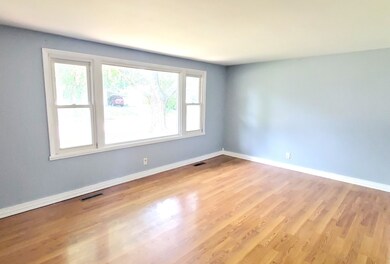 109 Pueblo Rd, Carpentersville, IL 60110 - photo 3