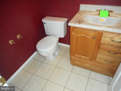 19111 Willow Spring Dr, Germantown, MD 20874 - photo 6