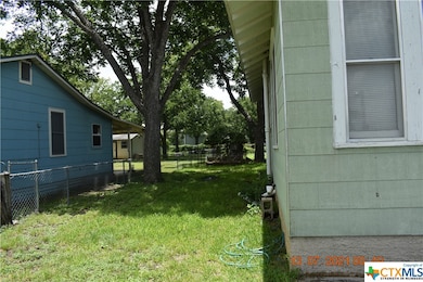 245 N Grant Ave, New Braunfels, TX 78130 - photo 2