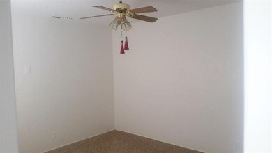 Formal dining room w/ceiling fan