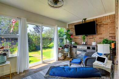 392 Henry St, Alvin, TX 77511 - photo 2