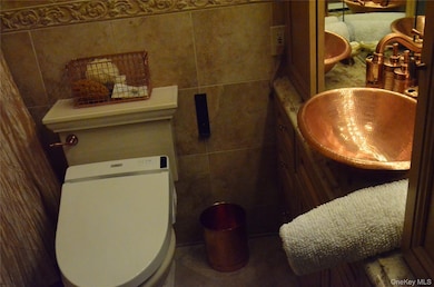 109 Scraggy Hill Rd, Port Jefferson, NY 11777 - photo 4