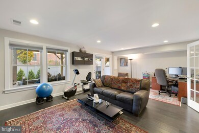 7204 Holywell Ln, Falls Church, VA 22043 - photo 4