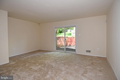 16704 Chowning Ct, Woodbridge, VA 22191 - photo 5