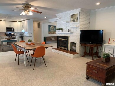 2400 Hillcrest St, Harrisburg, IL 62946 - photo 3