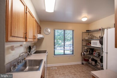 131 Bourbon Ct, Parkville, MD 21234 - photo 7