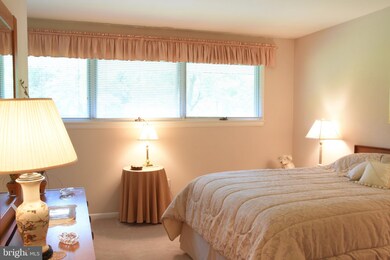 176 Meadow Glen Ln, Reading, PA 19607 - photo 7