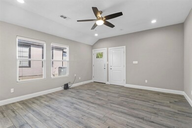 804 N Throckmorton St, Sherman, TX 75090 - photo 4