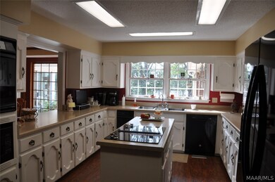 Kitchen - window overlooks the pool