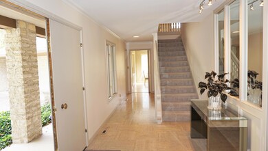 4551 Lanes End - Foyer