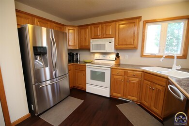 2521 SW Berkshire Dr, Topeka, KS 66614 - photo 3