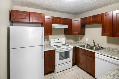 8857 Ivey Rd, Jacksonville, FL 32216 - photo 4