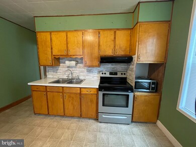 1526 Birch St, Reading, PA 19604 - photo 3