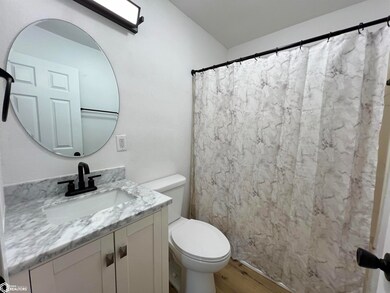 709 E 25th St S, Newton, IA 50208 - photo 4