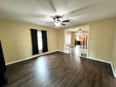 102 W Logan St, Rushville, IL 62681 - photo 3