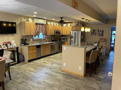 22 Putnam St, Saugus, MA 01906 - photo 2