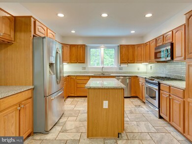 9067 Northedge Dr, Springfield, VA 22153 - photo 5