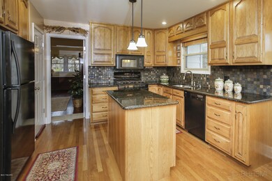 3422 10th st-106