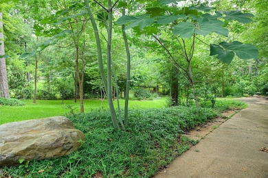 569 Spring Lake Dr, Shreveport, LA 71106 - photo 2