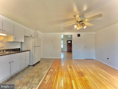 1030 Foxridge Ln, Essex, MD 21221 - photo 6