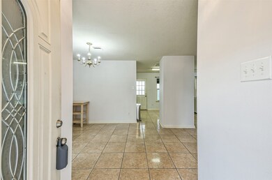 8911 Doak Ln, Houston, TX 77075 - photo 3