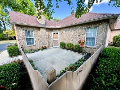 Front patio-fenced
