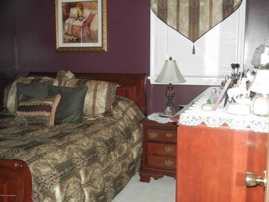 8105 Jasmine Ln, Louisville, KY 40228 - photo 7