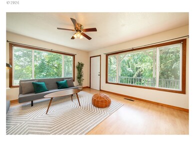 Living Room/Entrance