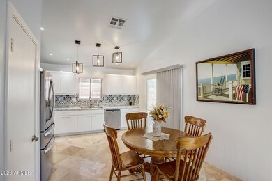12-web-or-mls-W 6th Ave-012