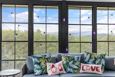 15-1949 E Mountain View Way12