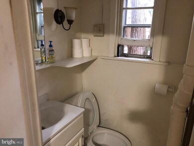 537 E Strawberry St, Lancaster, PA 17602 - photo 6