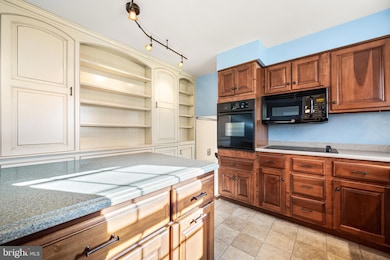 43 N Forge Manor Dr, Phoenixville, PA 19460 - photo 4