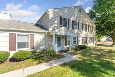 3085 Oakridge Ct, Lake Orion, MI 48360 - photo 2