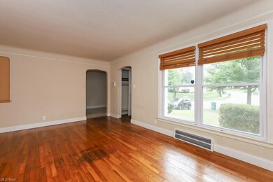 19111 Maple Heights Blvd, Maple Heights, OH 44137 - photo 4