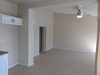 663 Mauer Rd unit B, El Paso, TX 79915 - photo 5