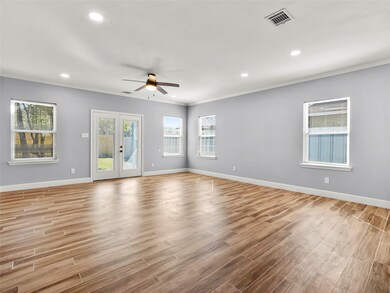 7712 Beckley St, Houston, TX 77088 - photo 5