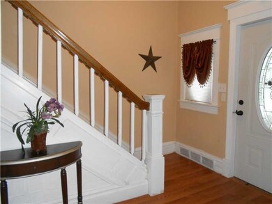 Entry/Foyer.