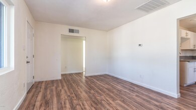 3111 W Cypress St-7