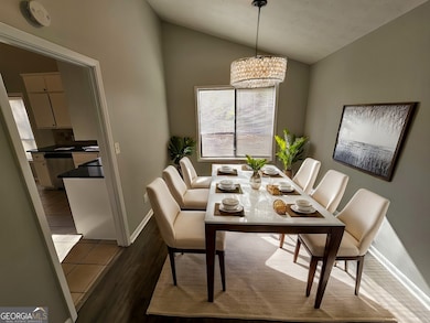 5085 Rock Glen Dr, Stone Mountain, GA 30088 - photo 4