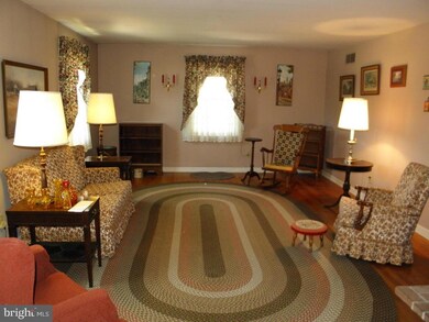 338 E Cedar St, New Holland, PA 17557 - photo 2