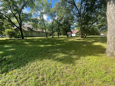 807 Evans St, Bonham, TX 75418 - photo 2