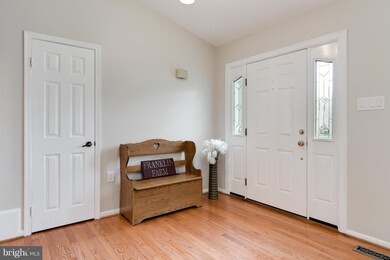 3003 Breezy Knoll Ct, Herndon, VA 20171 - photo 2