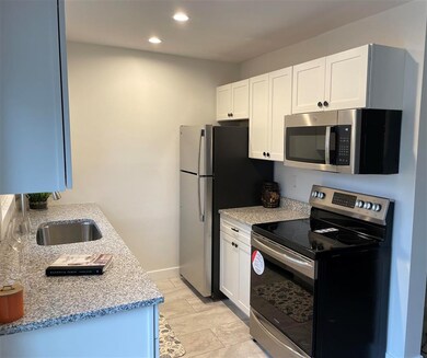 I4 Grandview Dr unit 4, South Burlington, VT 05403 - photo 2