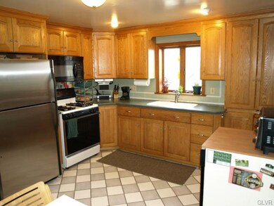 232 Green St, Freemansburg, PA 18017 - photo 2