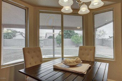 Breakfast nook with bay window