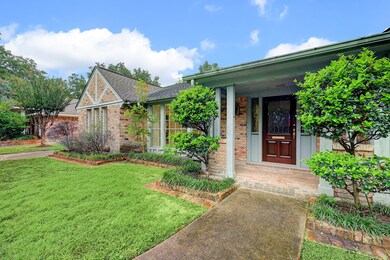10211 Green Tree Rd, Houston, TX 77042 - photo 2