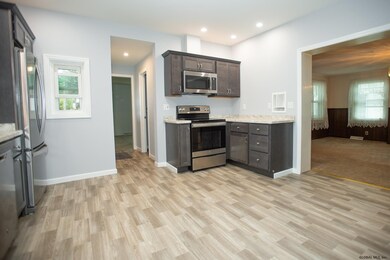 43 Chapman St, Ballston Spa, NY 12020 - photo 4